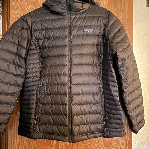 Patagonia Black Quilted Hooded Down Jacket - Picture 2 of 3